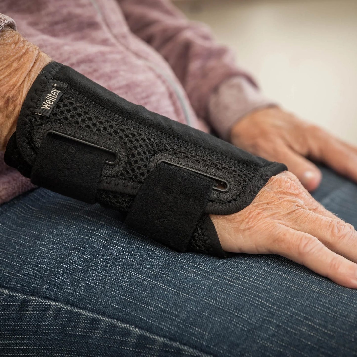 Back on Track Carpus 1 rannetuki lastalla