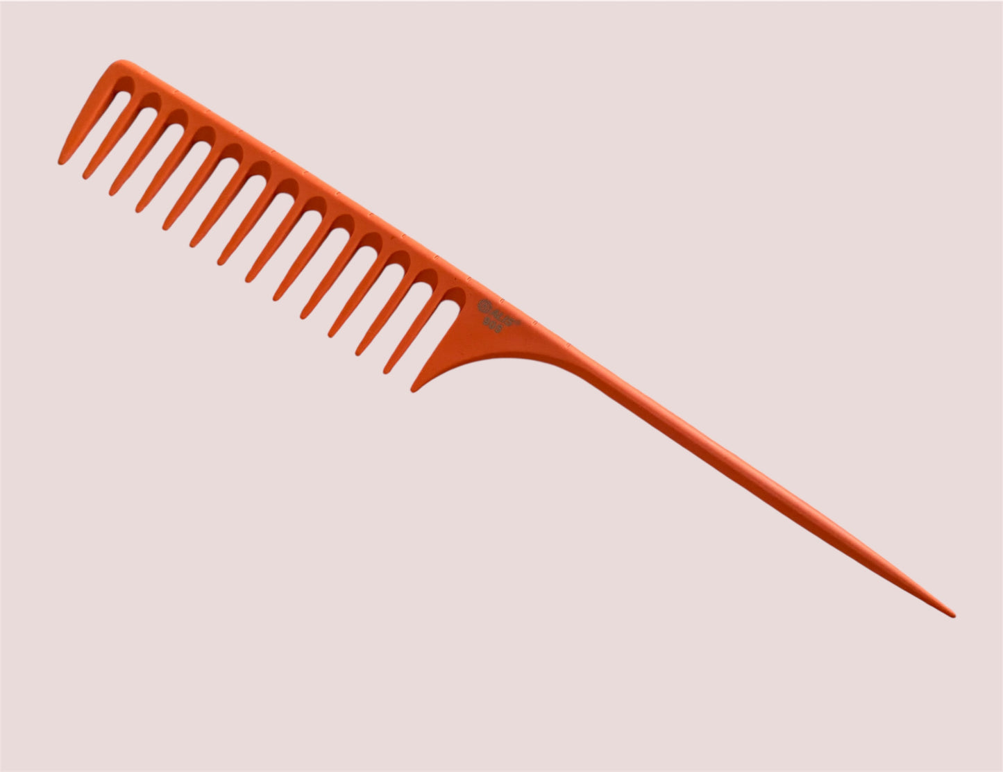 Piikkikampa kampausten tekoon