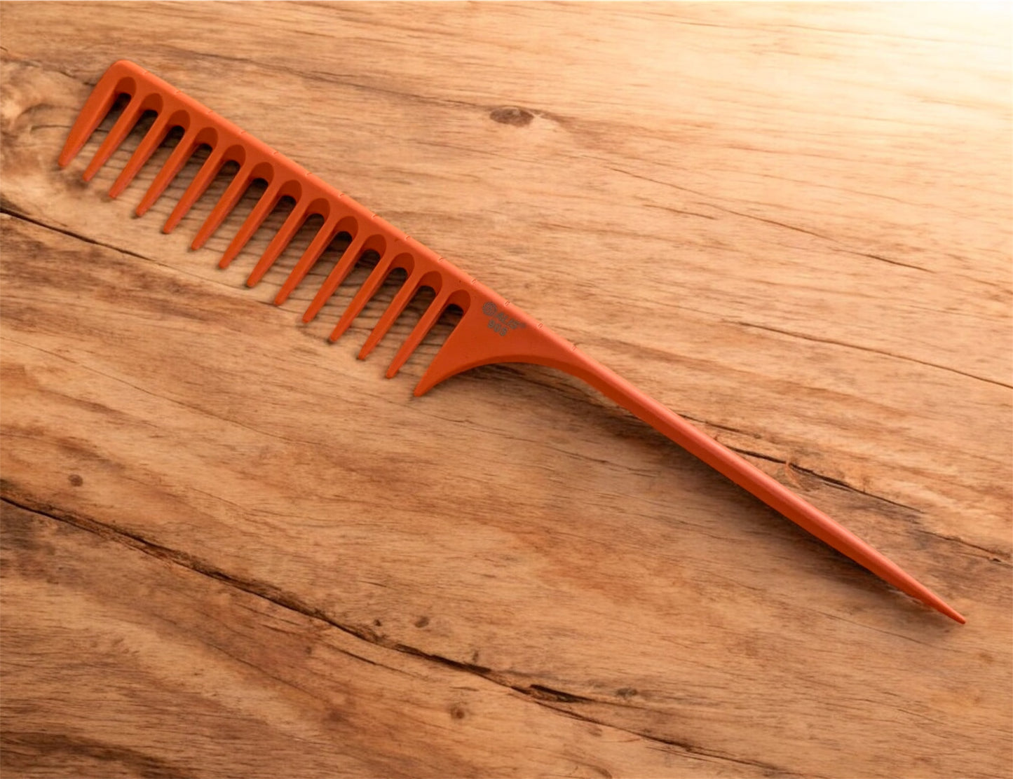 Piikkikampa kampausten tekoon