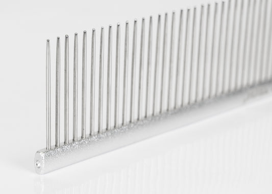 Show Tech ultra-kevyt trimmauskampa 25cm