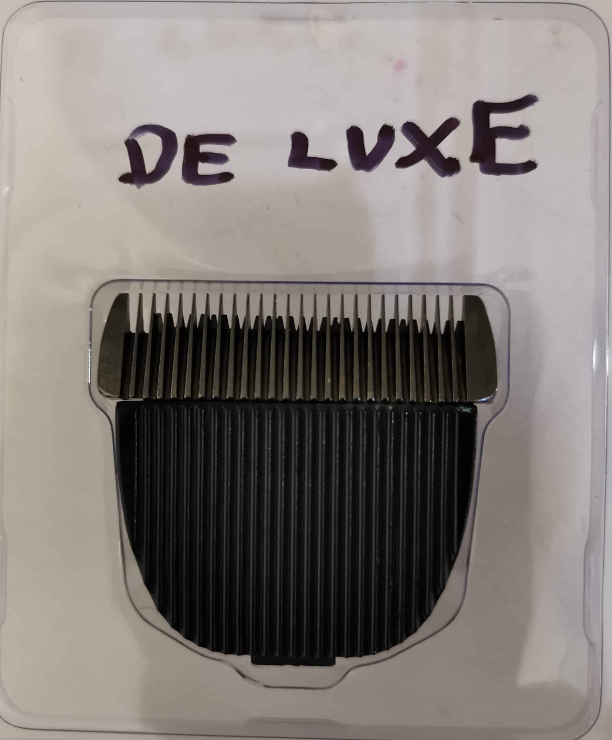 Läpinäkyvässä paketissa iClipper De Luxe merkkisen trimmauskoneen varaterä, etuosa kuvattuna